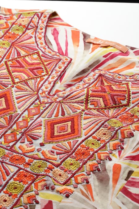 Buy_Ritu Kumar, Ri.Ritu Kumar, aarke Ritu Kumar_Cream Cotton Embroidery, Tassels Round Neck Phulkari Printed Kurta Set With Pant