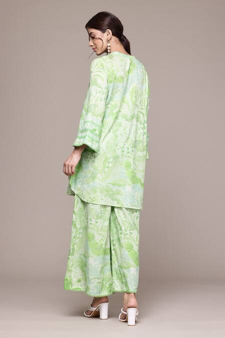 Shop Ritu Kumar, Ri.Ritu Kumar, aarke Ritu Kumar Green Viscose Bandeau Neck Apple Ophellia Kurti Set at Aza Fashions Shop_Ritu Kumar, Ri.Ritu Kumar, aarke Ritu Kumar_Green Viscose Bandeau Neck Apple Ophellia Kurti Set_at_Aza_Fashions