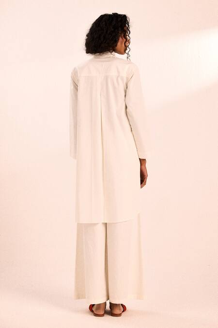 Shop_Kharakapas_White Cotton Embroidery Mandarin Collar Abstract Floral Kurta Set _at_Aza_Fashions
