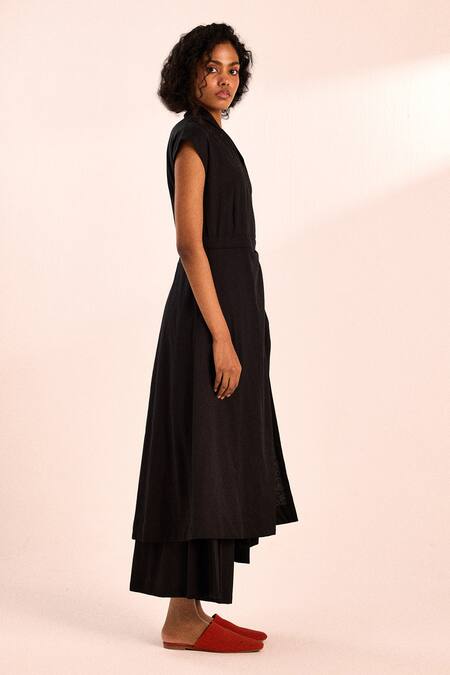 Kharakapas Black Cotton Open Neck Wrap Tunic Co-ord Set Online at Aza Fashions Kharakapas_Black Cotton Open Neck Wrap Tunic Co-ord Set _Online_at_Aza_Fashions