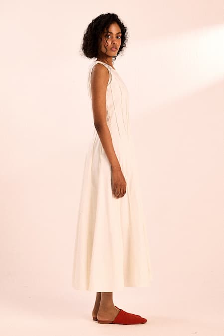 Kharakapas_White Cotton Round Neck Daisy Dance Maxi Dress _Online_at_Aza_Fashions