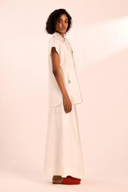 Kharakapas_White Poplin Embroidery Collared Co-ord Set _Online_at_Aza_Fashions
