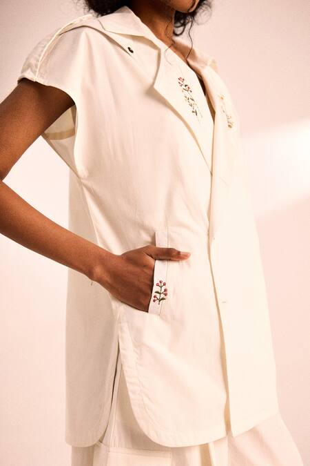 Buy_Kharakapas_White Poplin Embroidery Collared Co-ord Set _Online_at_Aza_Fashions