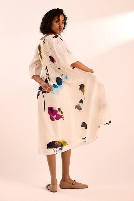 Kharakapas_White Voile Round Neck Alabaster Midi Dress With Floral Print _at_Aza_Fashions