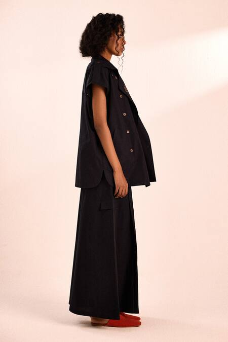 Buy_Kharakapas_Black Poplin Embroidery Collared Floral Jacket _Online_at_Aza_Fashions