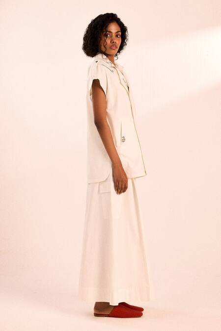 Buy_Kharakapas_White Cotton Embroidery Collared Poplin Jacket _Online_at_Aza_Fashions