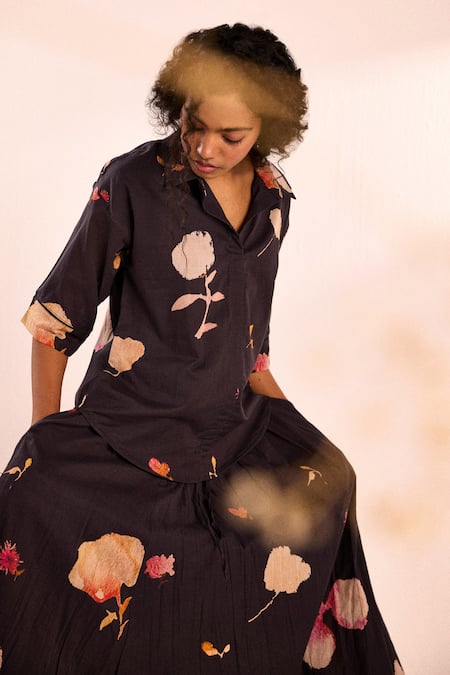 Kharakapas_Gray Voile Collared Floral Print Relaxed Top _Online_at_Aza_Fashions
