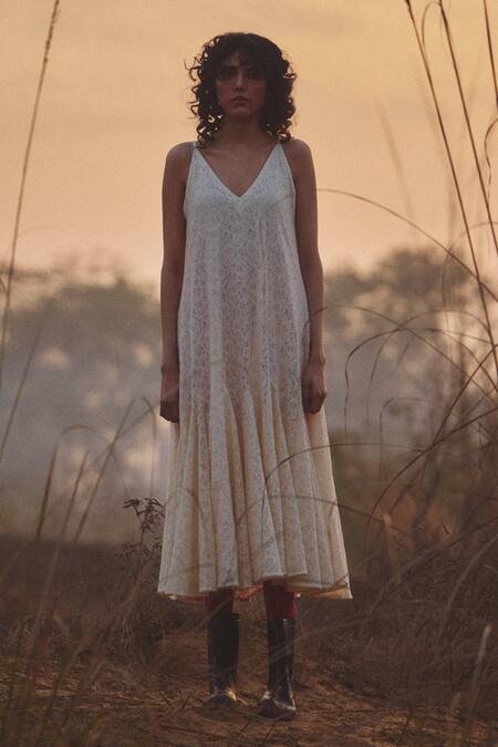 Kharakapas_White Lace V-neck Ivory Breeze Midi Dress _Online_at_Aza_Fashions