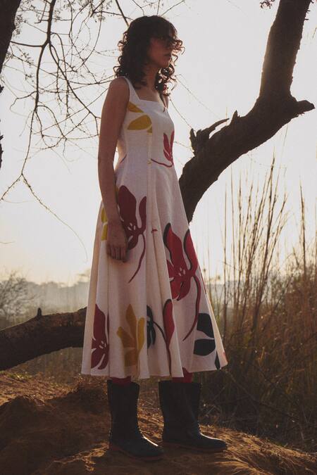 Kharakapas_White Voile Scoop Neck Floral Burst Paneled Midi Dress _Online_at_Aza_Fashions