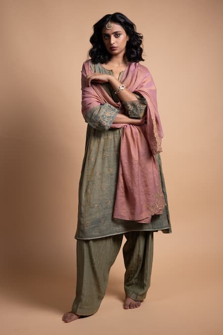Rhua_Green Chanderi Embroidery Split V-neck Kurta Set _at_Aza_Fashions