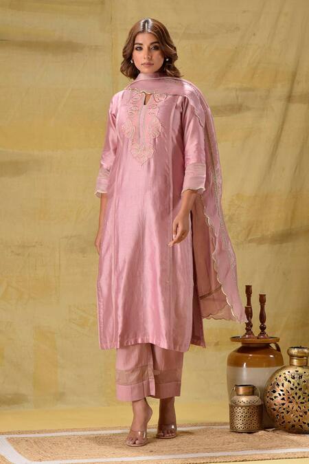 Gulabik Jaipur_Peach Chanderi, Cotton Embroidery Split V-neck Dusty Kurta Set _Online_at_Aza_Fashions
