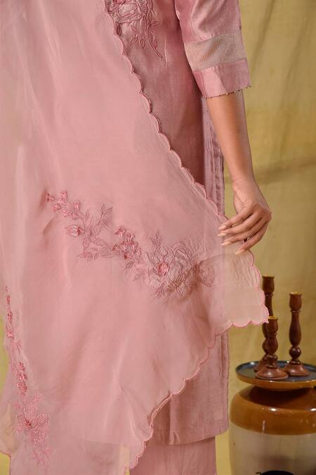 Shop_Gulabik Jaipur_Peach Chanderi, Organza Embroidery Split V-neck Applique Kurta Set _Online_at_Aza_Fashions