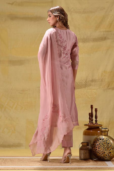 Shop_Gulabik Jaipur_Peach Chanderi, Organza Embroidery Split V-neck Applique Kurta Set _at_Aza_Fashions