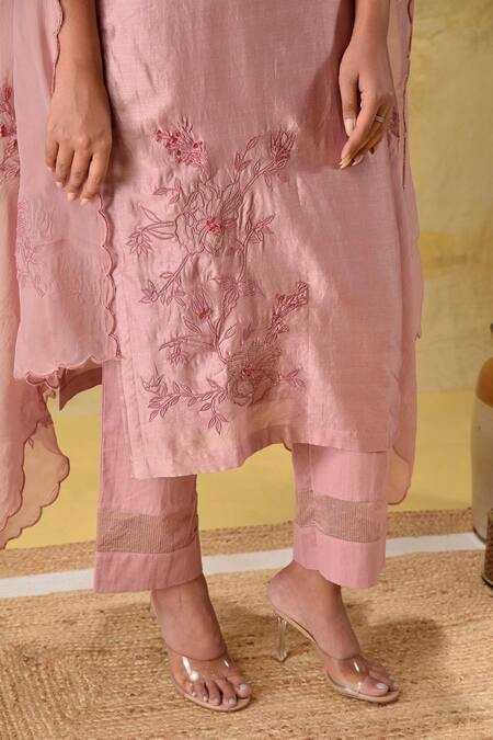 Gulabik Jaipur_Peach Chanderi, Organza Embroidery Split V-neck Applique Kurta Set _at_Aza_Fashions