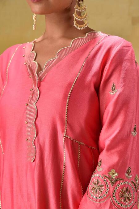 Gulabik Jaipur_Peach Chanderi Embroidery Split V-neck Bright Handwoven Kurta Set _Online_at_Aza_Fashions