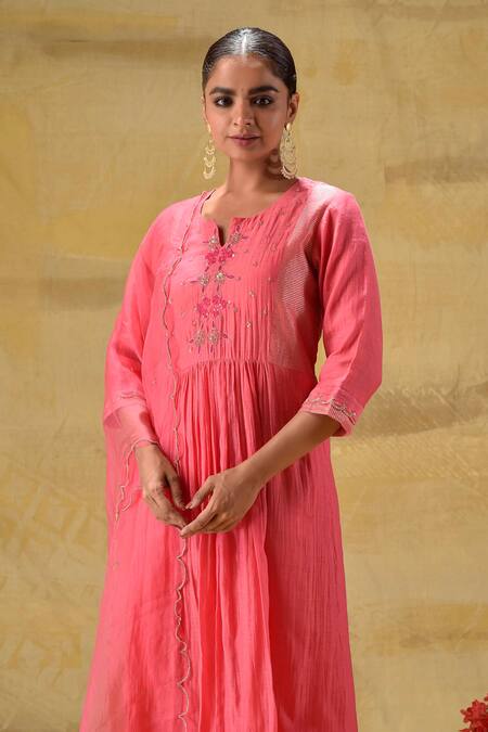 Gulabik Jaipur_Peach Chanderi, Organza Embroidery Split V-neck Sequence Kurta Set _Online_at_Aza_Fashions