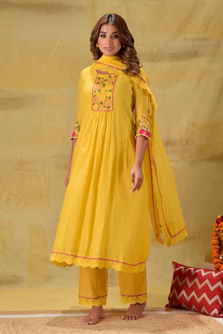Gulabik Jaipur_Yellow Chanderi Embroidery, Lace Square Neck Mul Kurta Set _Online_at_Aza_Fashions