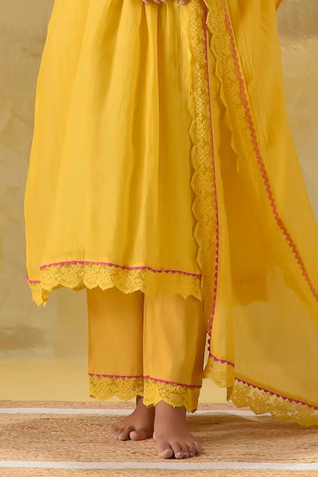 Buy_Gulabik Jaipur_Yellow Chanderi Embroidery, Lace Square Neck Mul Kurta Set _Online_at_Aza_Fashions