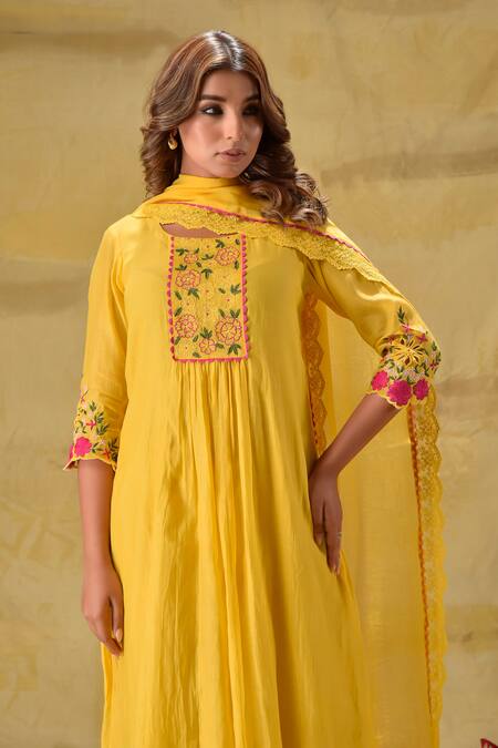 Gulabik Jaipur_Yellow Chanderi Embroidery, Lace Square Neck Mul Kurta Set _at_Aza_Fashions