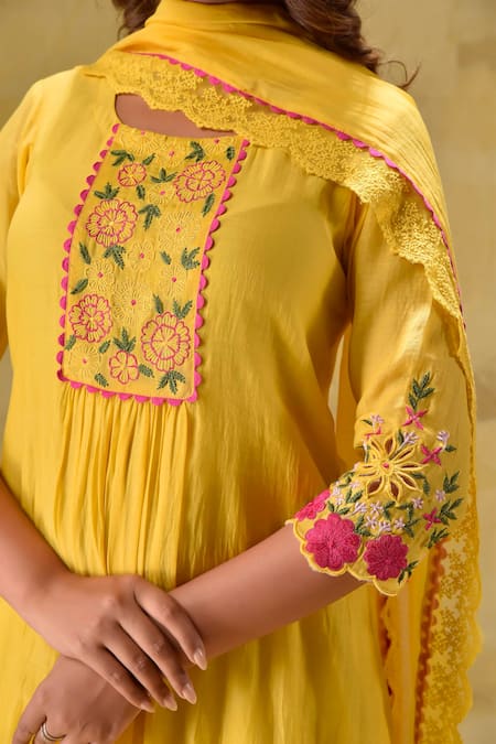 Buy_Gulabik Jaipur_Yellow Chanderi Embroidery, Lace Square Neck Mul Kurta Set 