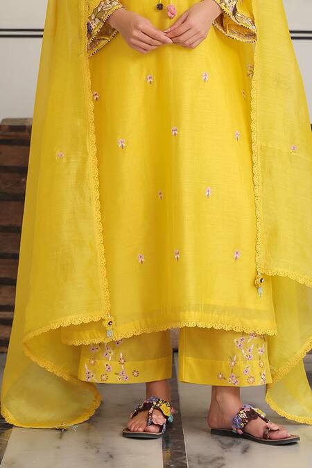 Label Niti Bothra Yellow Cotton Embroidery Round Neck Floral Kurta Set Online at Aza Fashions Label Niti Bothra_Yellow Cotton Embroidery Round Neck Floral Kurta Set _Online_at_Aza_Fashions