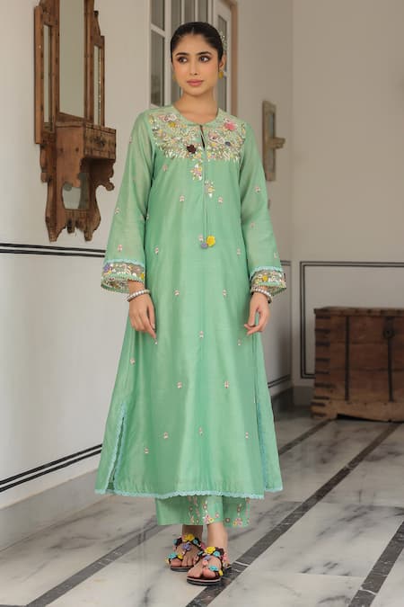 Shop_Label Niti Bothra_Green Cotton Embroidery Round Neck Floral Kurta Set _Online_at_Aza_Fashions