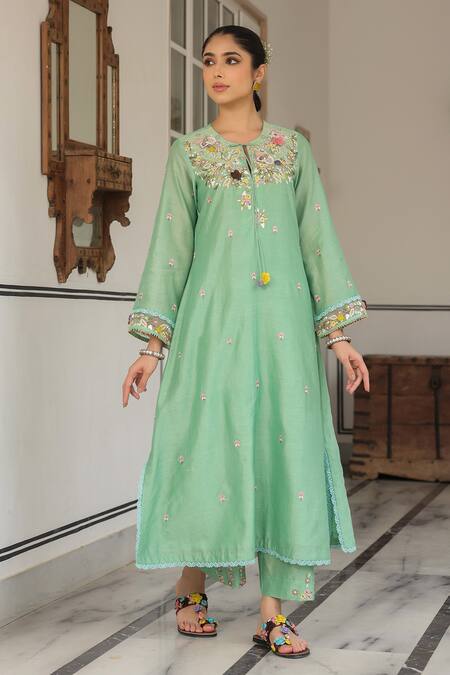 Label Niti Bothra_Green Cotton Embroidery Round Neck Floral Kurta Set _at_Aza_Fashions