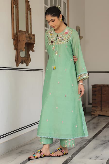 Buy_Label Niti Bothra_Green Cotton Embroidery Round Neck Floral Kurta Set 