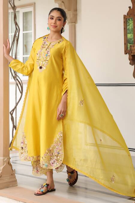 Buy_Label Niti Bothra_Yellow Silk, Chanderi Embroidery, Beads Round Neck Kurta Set 
