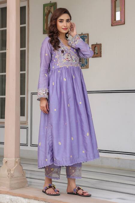 Label Niti Bothra_Lilac Silk, Chanderi Beads, Embroidery V-neck Anarkali Kurta Set _at_Aza_Fashions