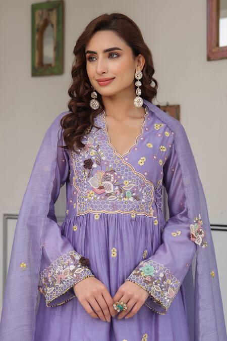 Buy_Label Niti Bothra_Lilac Silk, Chanderi Beads, Embroidery V-neck Anarkali Kurta Set 