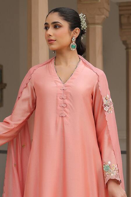 Label Niti Bothra_Peach Cotton Embroidery V-neck Floral Kurta Set _Online_at_Aza_Fashions