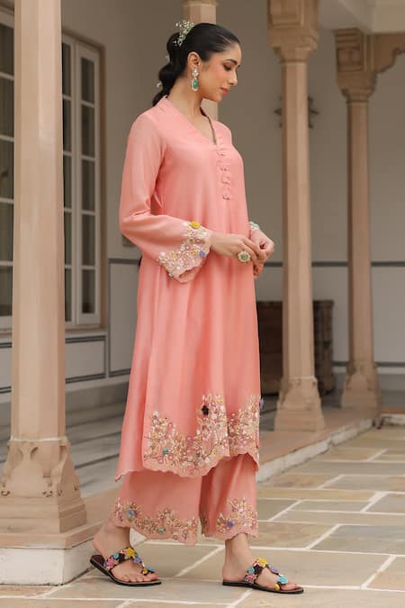 Buy_Label Niti Bothra_Peach Cotton Embroidery V-neck Floral Kurta Set _Online_at_Aza_Fashions