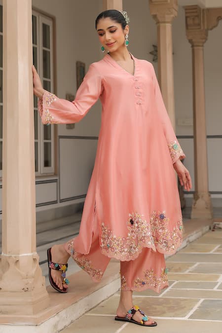 Shop_Label Niti Bothra_Peach Cotton Embroidery V-neck Floral Kurta Set _Online_at_Aza_Fashions
