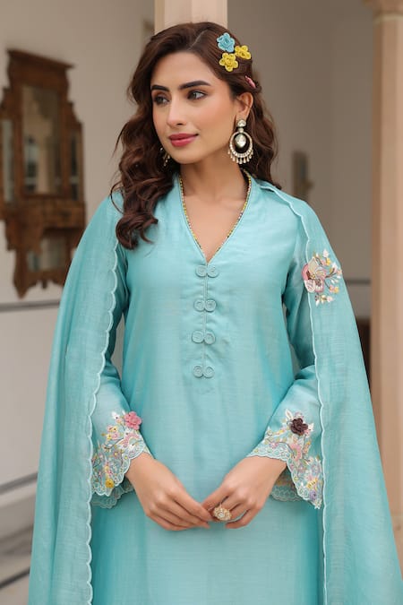 Buy_Label Niti Bothra_Blue Silk, Chanderi Beads, Fabric Flowers, Embroidery V-neck Floral Kurta Set 