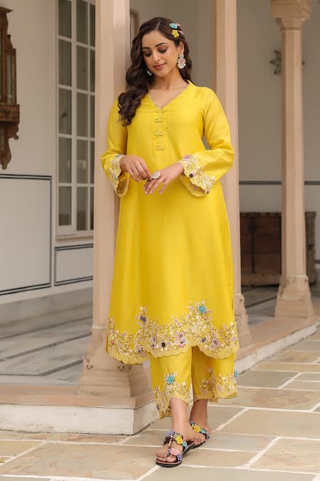 Buy_Label Niti Bothra_Yellow Cotton Embroidery V-neck Floral Kurta Set _Online_at_Aza_Fashions