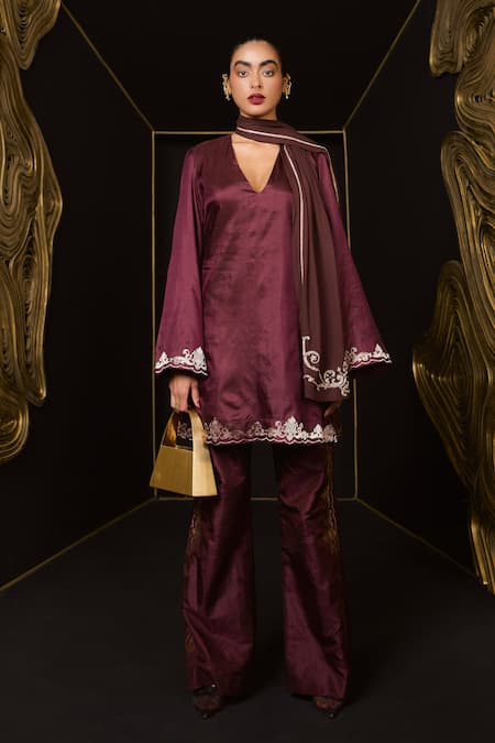 Buy_Ekaya Banaras_Maroon Silk Embroidery V-neck Kadhwa Banarasi Kurta Set _Online_at_Aza_Fashions