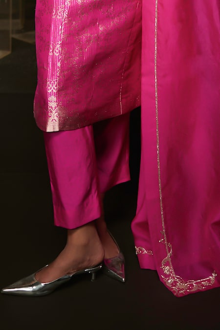 Buy_Ekaya Banaras_Pink , Chanderi Cut Work, Embroidery V-neck Cutwork Banarasi Kurta Set_Online_at_Aza_Fashions