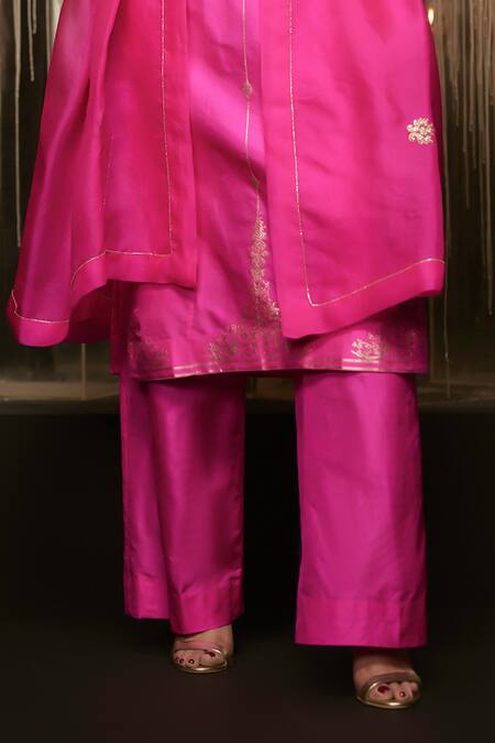 Ekaya Banaras_Pink Silk Zari V-neck Rani Kadhwa Kurta Set _Online_at_Aza_Fashions