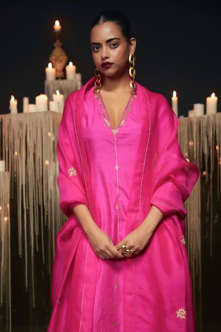Buy_Ekaya Banaras_Pink Silk Zari V-neck Rani Kadhwa Kurta Set _Online_at_Aza_Fashions