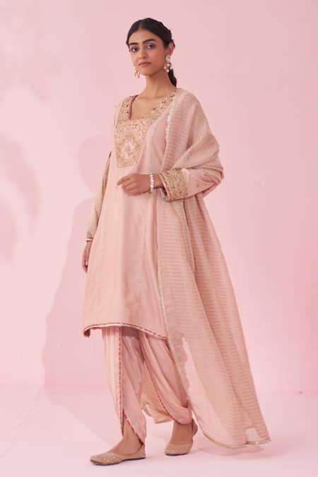 Buy_Studio Bagechaa_Blush Crepe, Organza, Kota Doria Embroidery V-neck Gulnar Pink Kurta Set _Online_at_Aza_Fashions