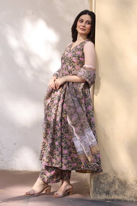 ASRUMO_Green Cotton Embroidery V-neck Pink Jaali Patels Anarkali Suit Set_Online_at_Aza_Fashions