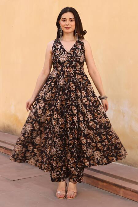 Shop ASRUMO Black Cotton Embroidery V-neck Printed Jaali Patels Anarkali Set Online at Aza Fashions Shop_ASRUMO_Black Cotton Embroidery V-neck Printed Jaali Patels Anarkali Set_Online_at_Aza_Fashions