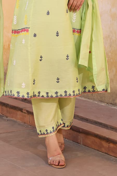 ASRUMO Green Chanderi Embroidery V-neck Aari Kurta Set Online at Aza Fashions ASRUMO_Green Chanderi Embroidery V-neck Aari Kurta Set _Online_at_Aza_Fashions
