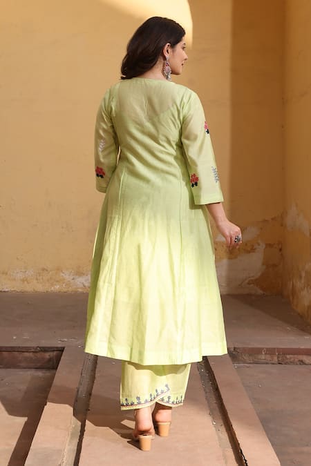Shop ASRUMO Green Chanderi Embroidery V-neck Aari Kurta Set at Aza Fashions Shop_ASRUMO_Green Chanderi Embroidery V-neck Aari Kurta Set _at_Aza_Fashions