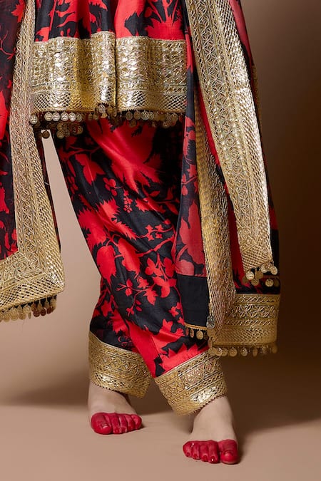 Ranbir Mukherjee Calcutta_Red Silk Gota Patti Round Neck And Black Suzani Kurta Set _Online_at_Aza_Fashions