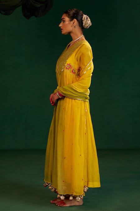 Hirika & Dhruti Yellow Chanderi Embroidery V-neck Two Tone Hand Kurta Pant Set Online at Aza Fashions Hirika & Dhruti_Yellow Chanderi Embroidery V-neck Two Tone Hand Kurta Pant Set _Online_at_Aza_Fashions