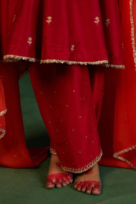 Buy Hirika & Dhruti Red Silk Embroidery V-neck Kurta Set Online at Aza Fashions Buy_Hirika & Dhruti_Red Silk Embroidery V-neck Kurta Set _Online_at_Aza_Fashions