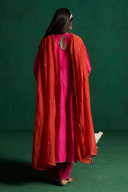 Shop Hirika & Dhruti Pink Silk, Cotton, Chanderi Embroidery Round Neck Hand Kurta Set With Dupatta at Aza Fashions Shop_Hirika & Dhruti_Pink Silk, Cotton, Chanderi Embroidery Round Neck Hand Kurta Set With Dupatta _at_Aza_Fashions