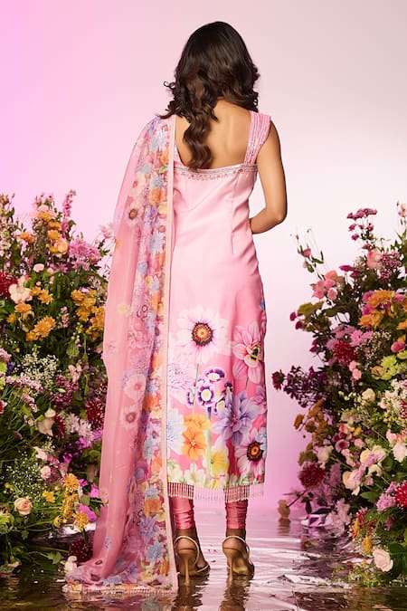 Shop Label Priyanka Kar Pink Crepe, Cotton Embroidery, Beads Scoop Neck Floral Embellished Kurta Set at Aza Fashions Shop_Label Priyanka Kar_Pink Crepe, Cotton Embroidery, Beads Scoop Neck Floral Embellished Kurta Set _at_Aza_Fashions